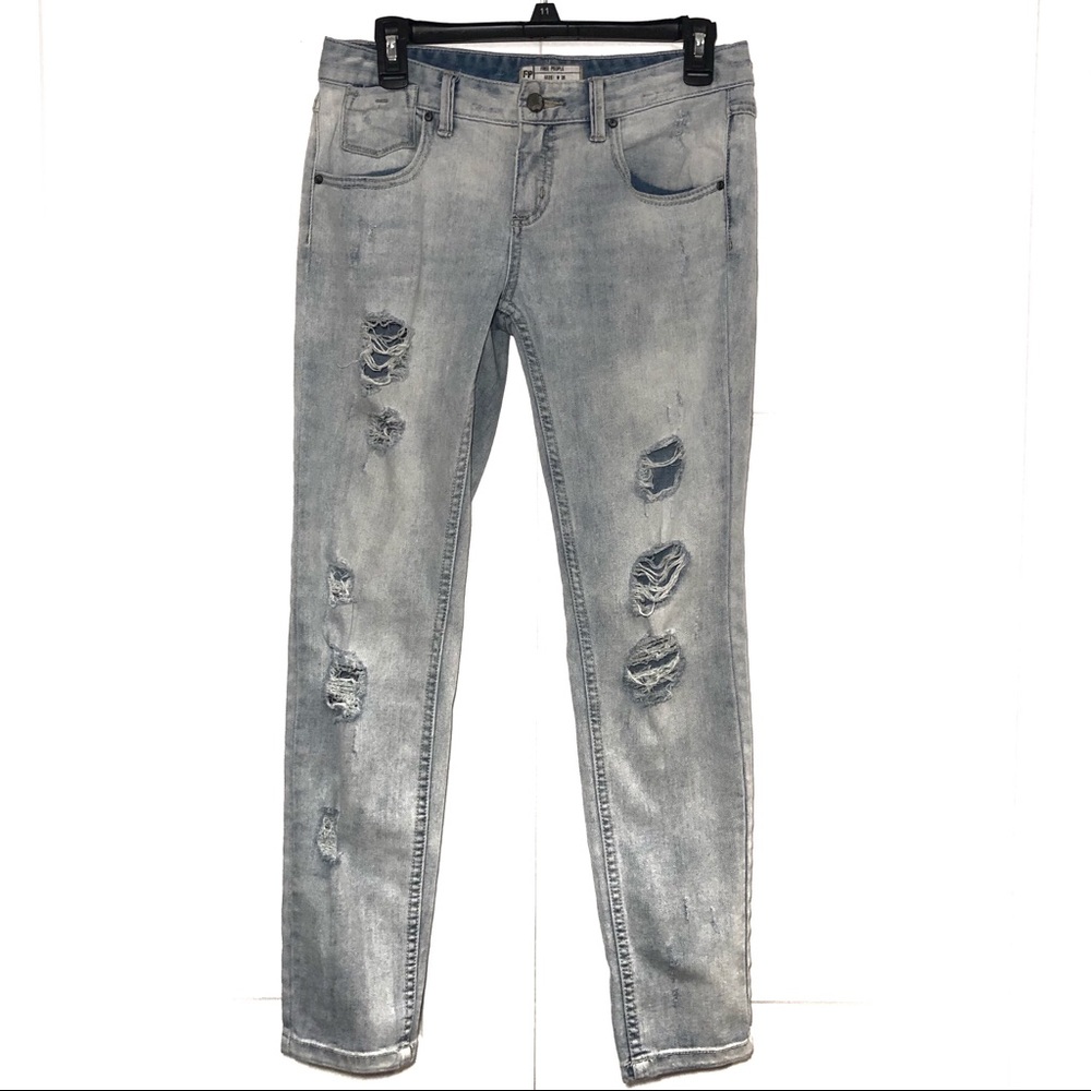 Free People Distressed LightWash Skinny Jeans 28